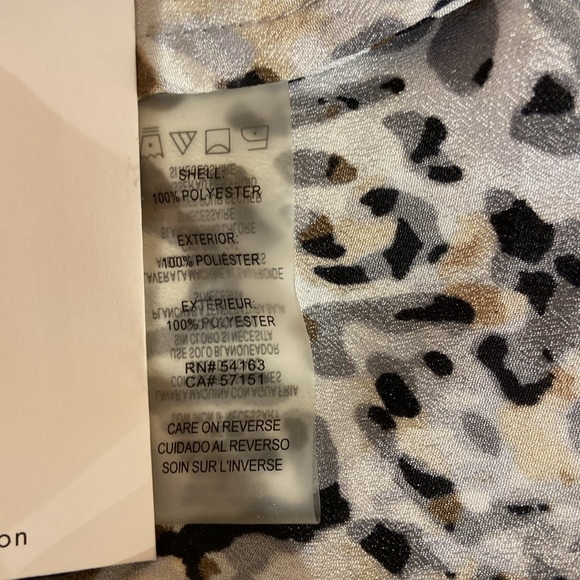 CALVIN KLEINN| Size L | animal print button down blouse - Picture 12 of 13